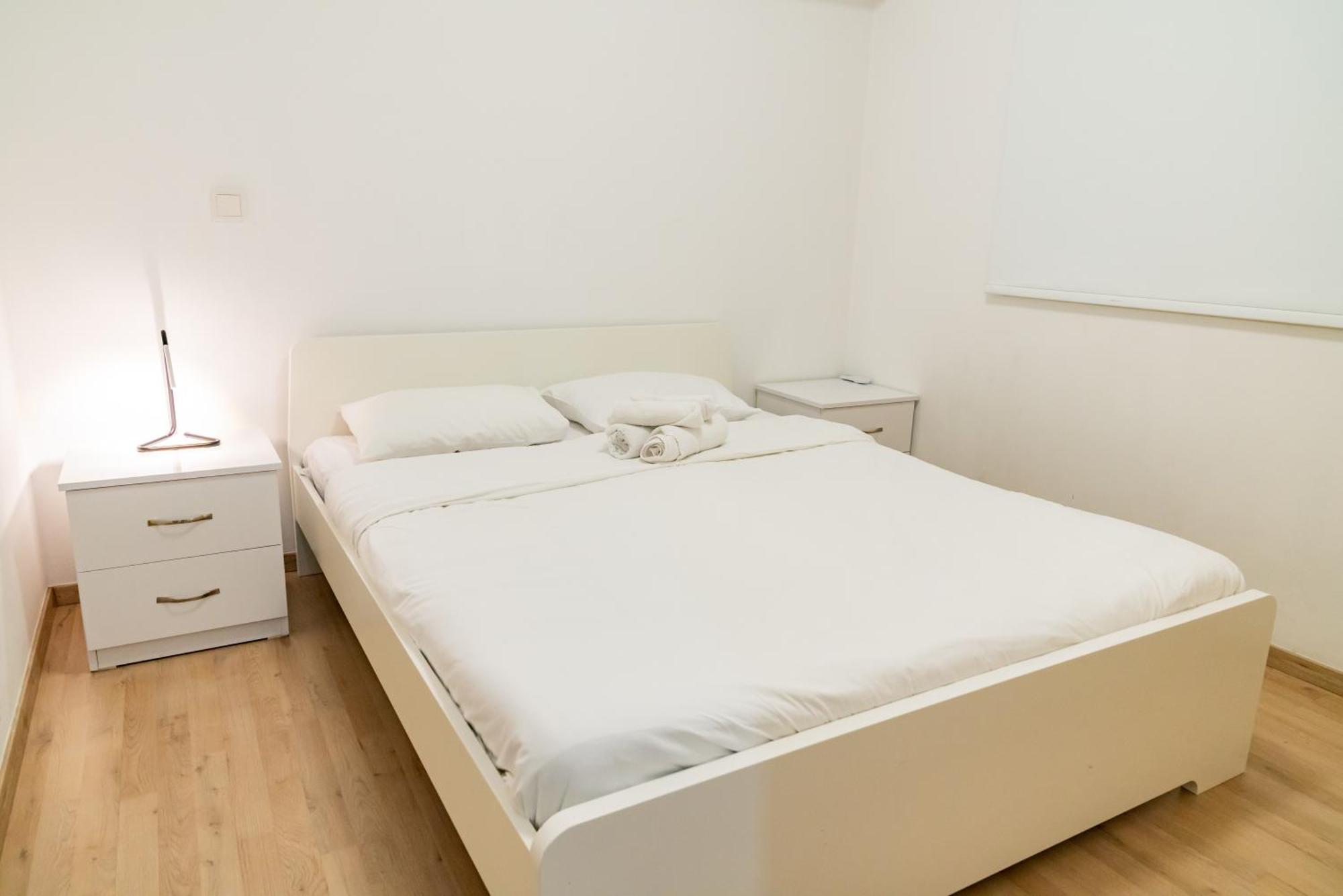 Earth Apartment Larnaca Esterno foto