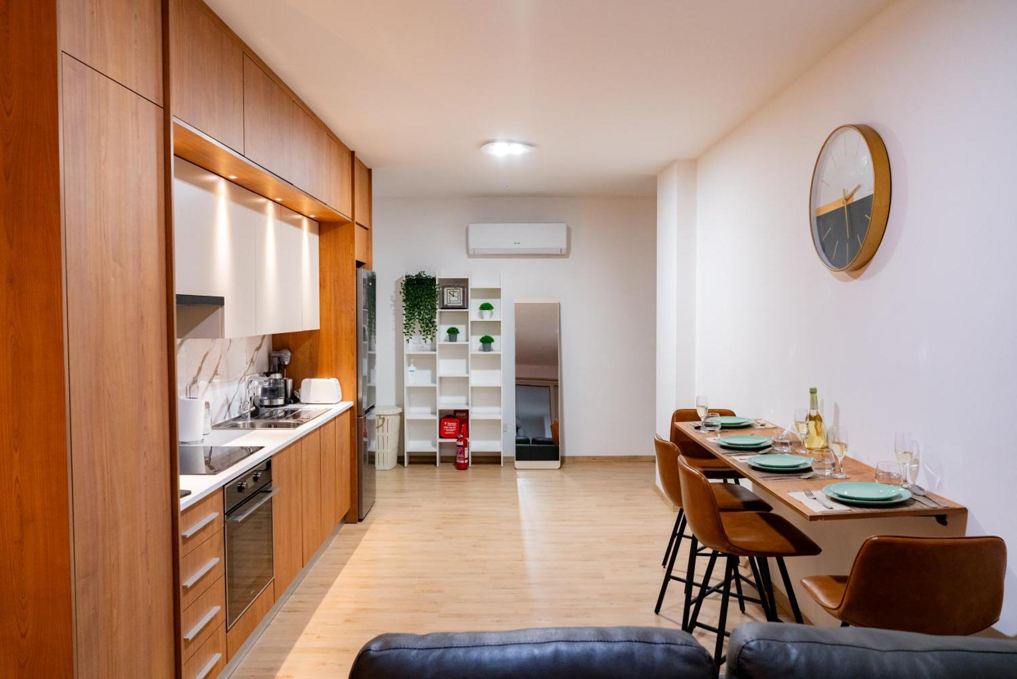 Earth Apartment Larnaca Esterno foto